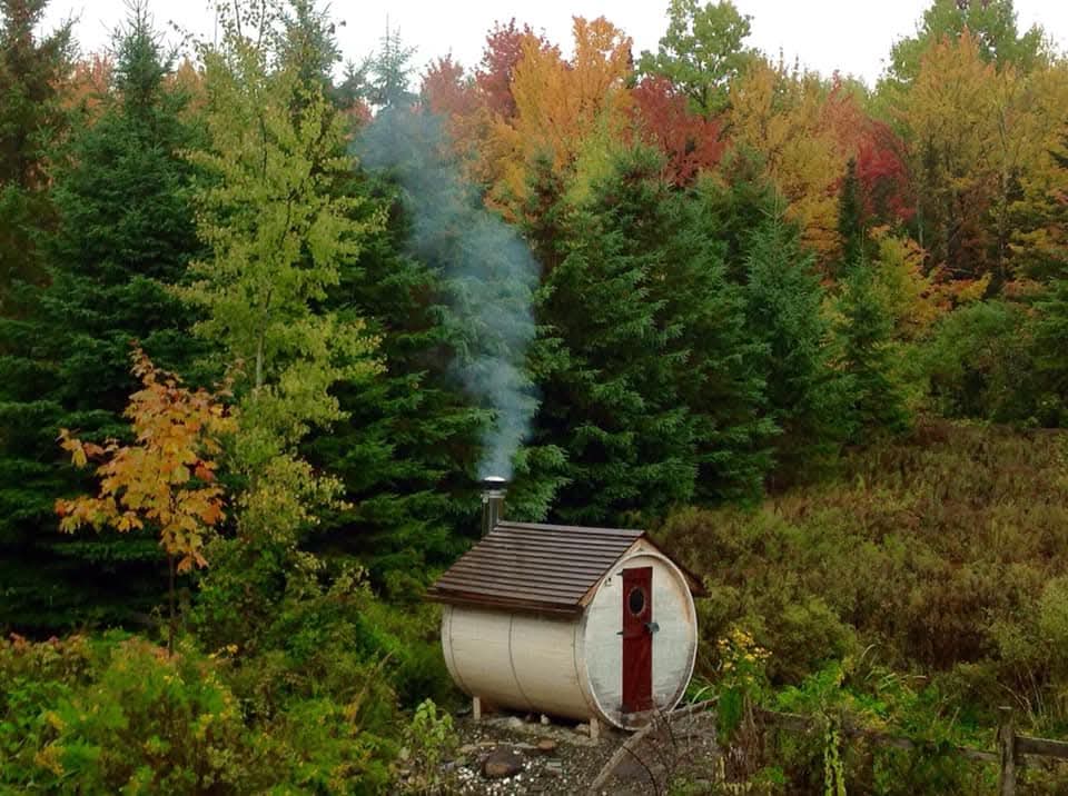 Sauna baril en cèdre blanc du Québec fabriqué à la main au Petit Moulin du 4 Milles