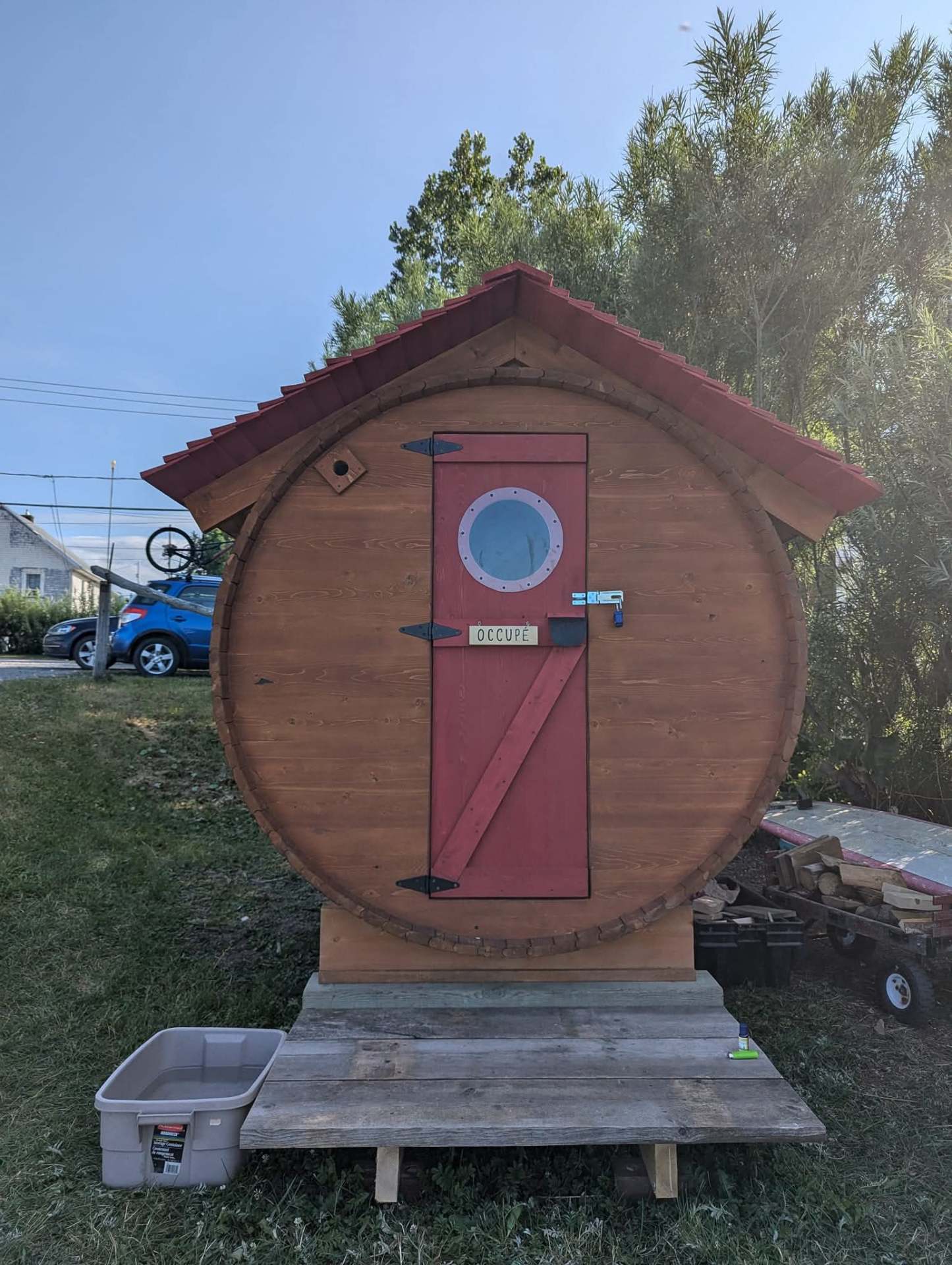 Sauna baril rouge avec porte Occupé