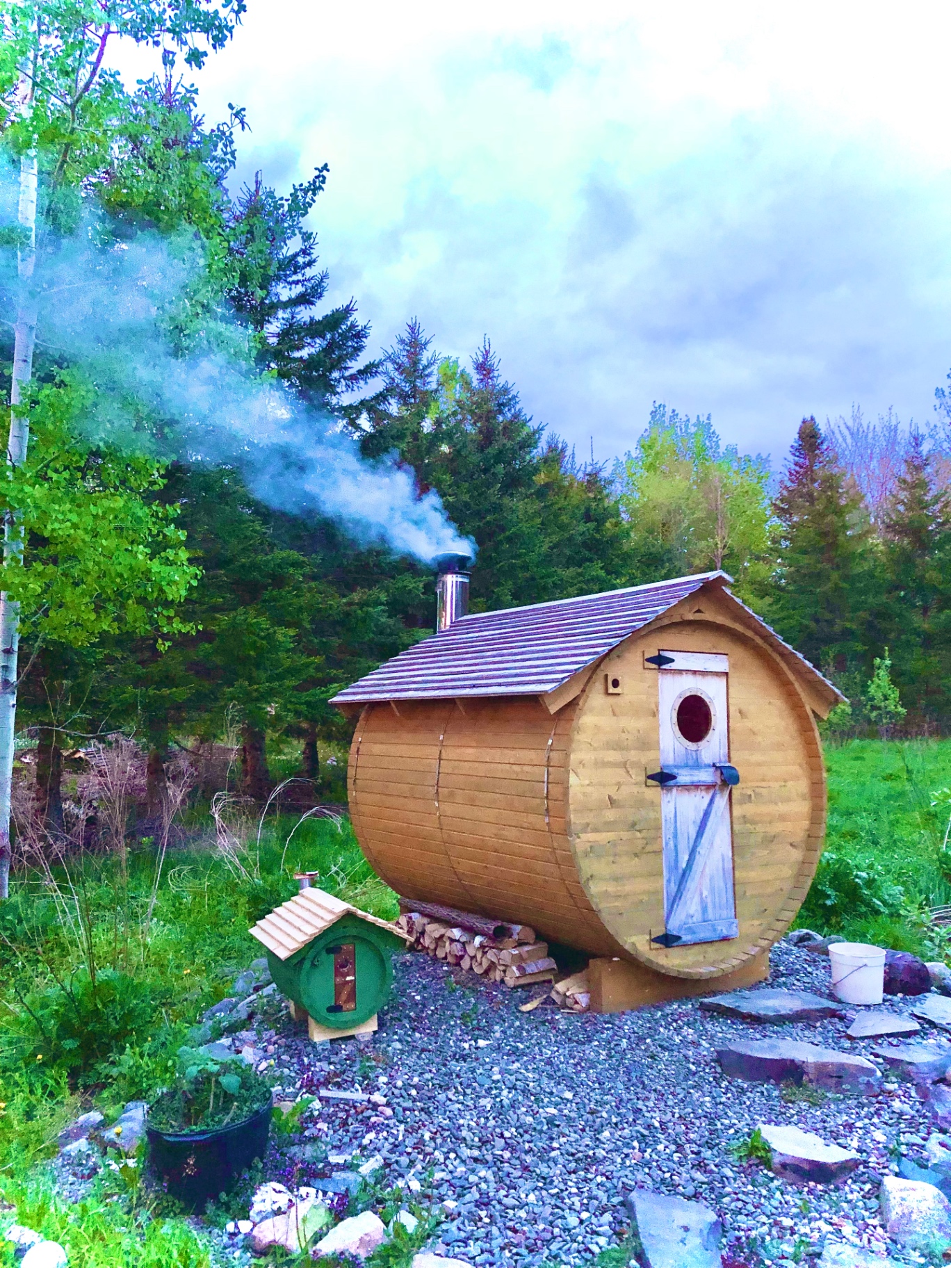 Sauna baril en cèdre blanc du Québec fabriqué à la main au Petit Moulin du 4 Milles