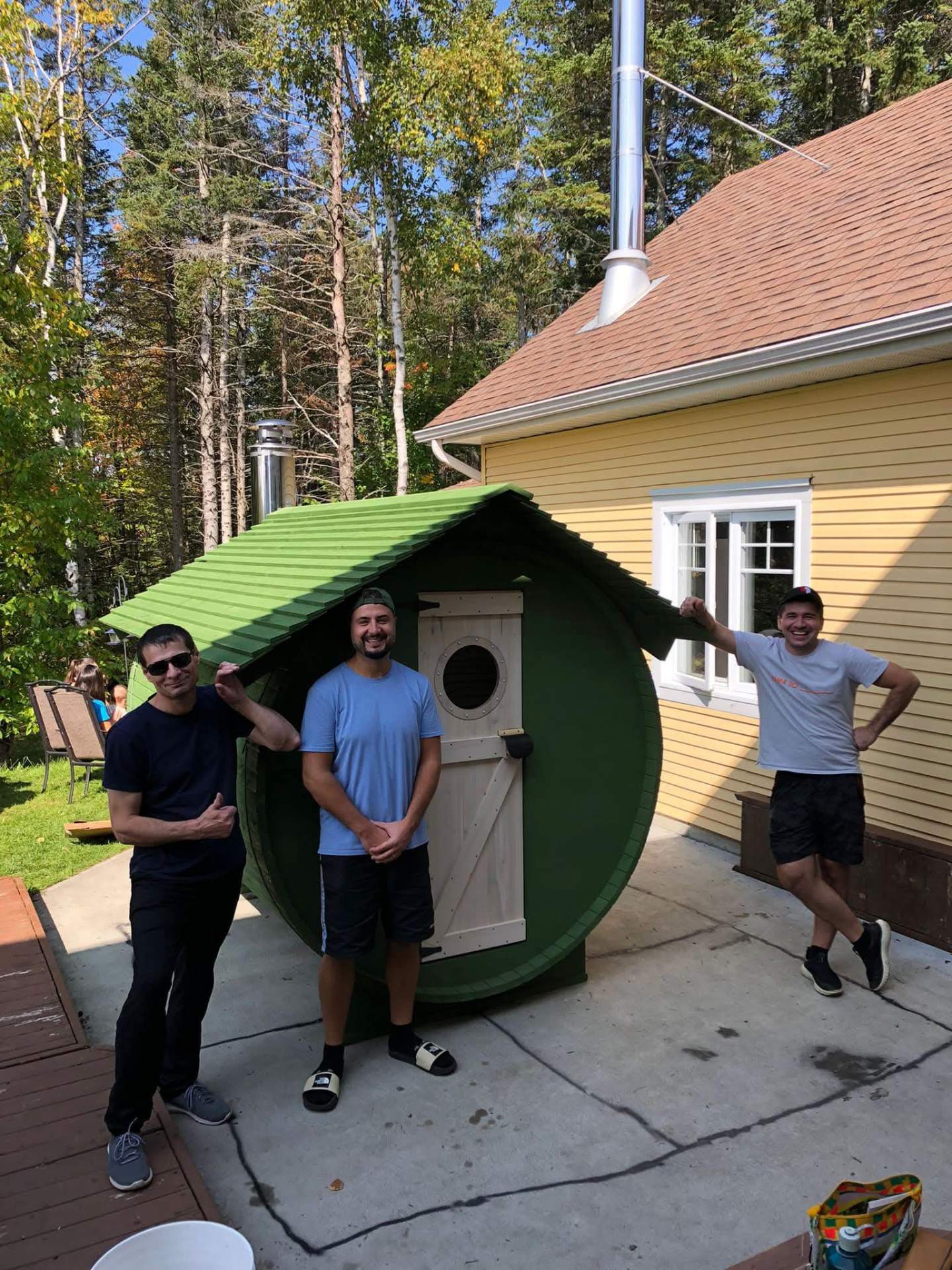 Livraison d'un sauna baril vert chez le client